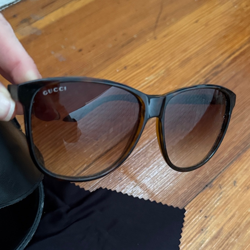 Gucci Men's Black Frame with Brown Gradient Lenses Sunglasses - Picture 4 of 7